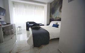 Be Coloured - Boutique Art Rooms in Naples